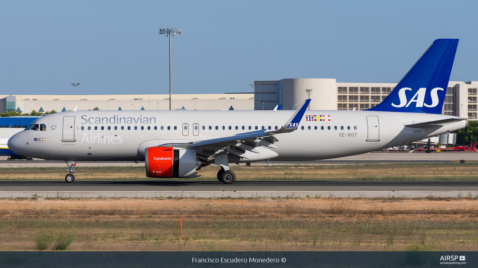 SAS Scandinavian Airlines  Airbus A320neo  SE-ROT