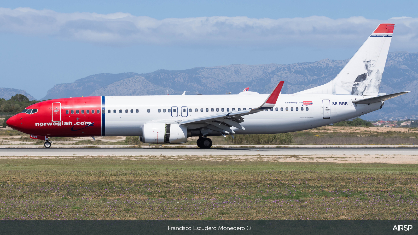 Norwegian  Boeing 737-800  SE-RRB