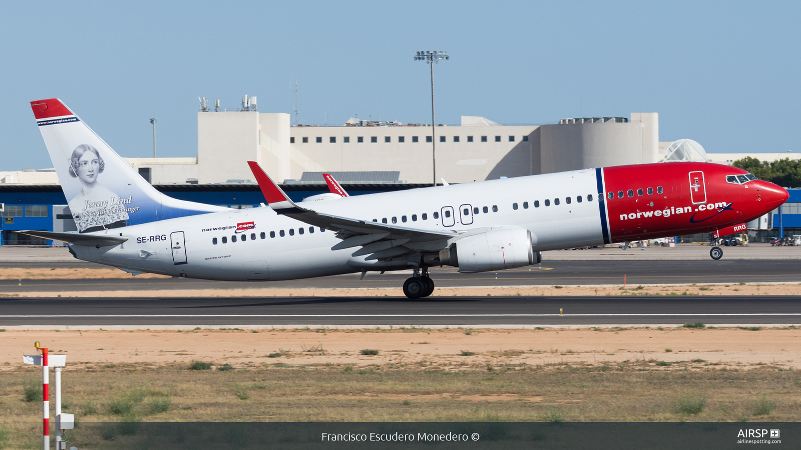 Norwegian  Boeing 737-800  SE-RRG