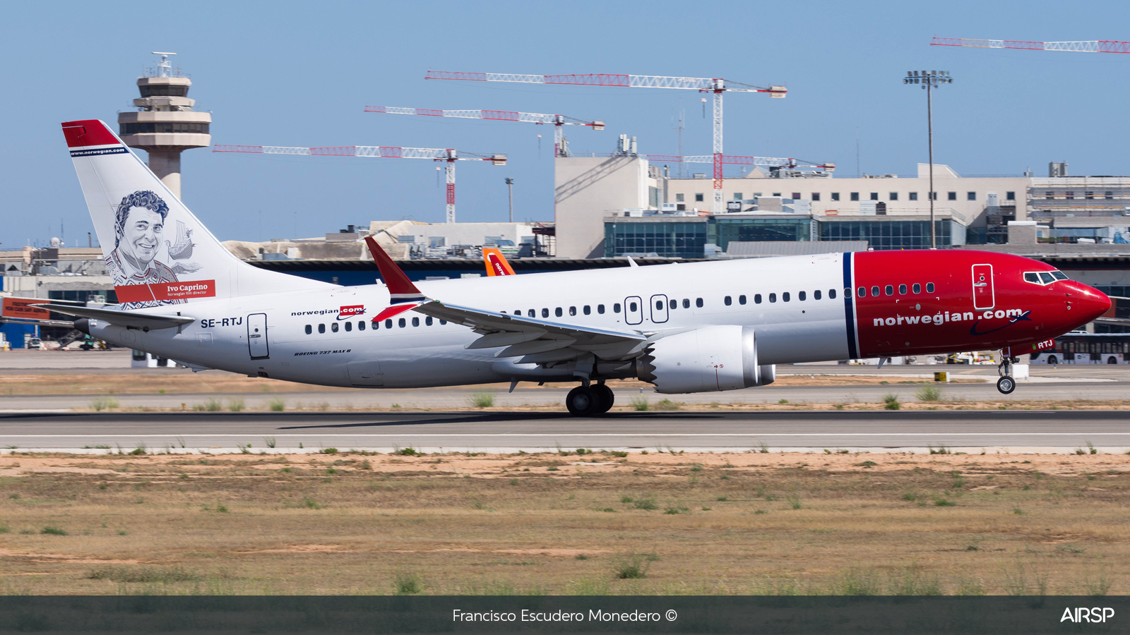 Norwegian  Boeing 737 Max 8  SE-RTJ