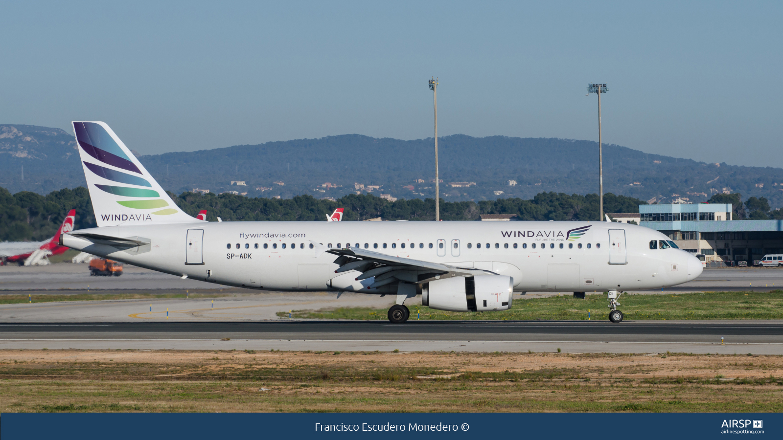 Windavia  Airbus A320  SP-ADK