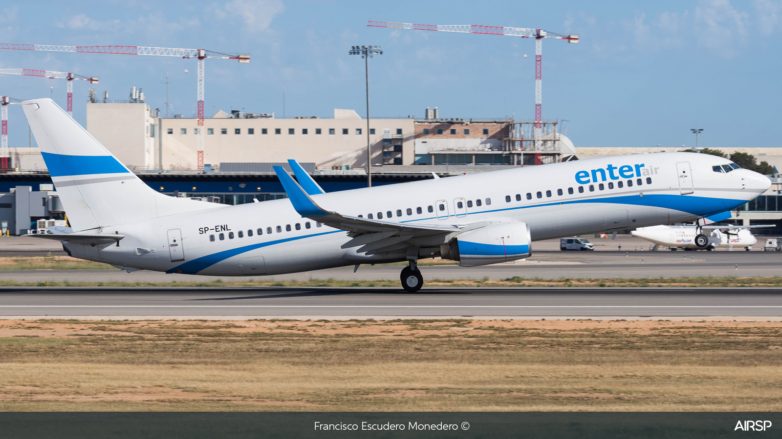 Enter Air  Boeing 737-800  SP-ENL