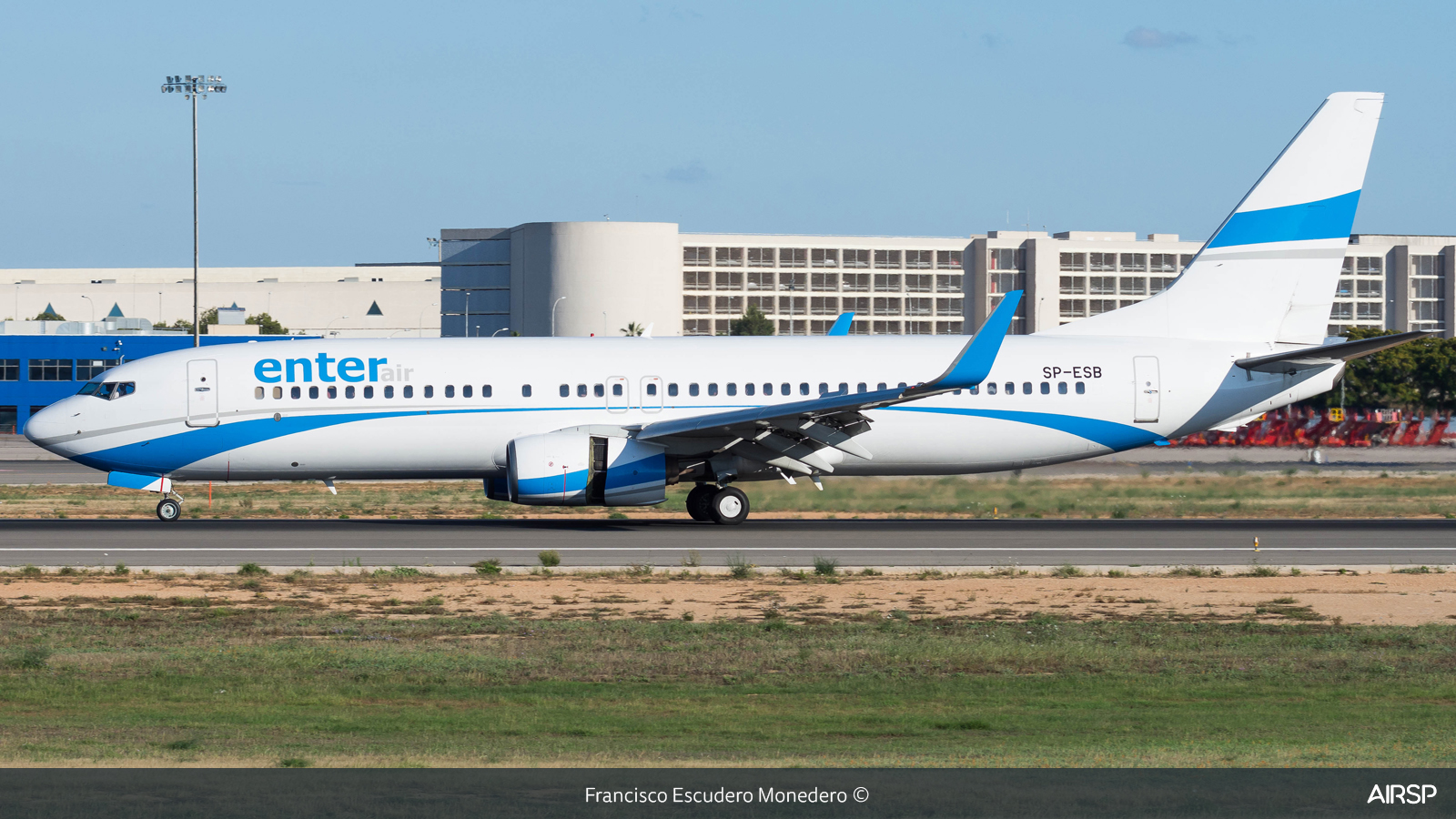 Enter Air  Boeing 737-800  SP-ESB