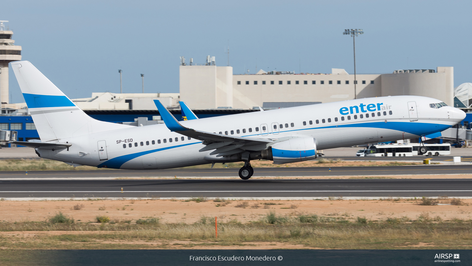 Enter Air  Boeing 737-800  SP-ESD