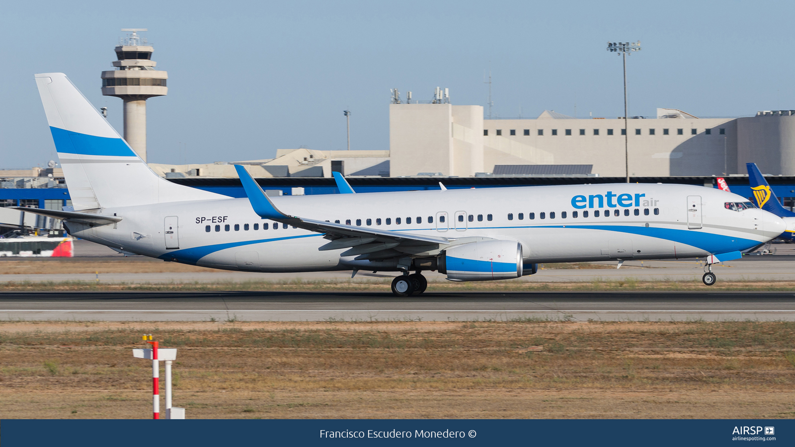 Enter Air  Boeing 737-800  SP-ESF