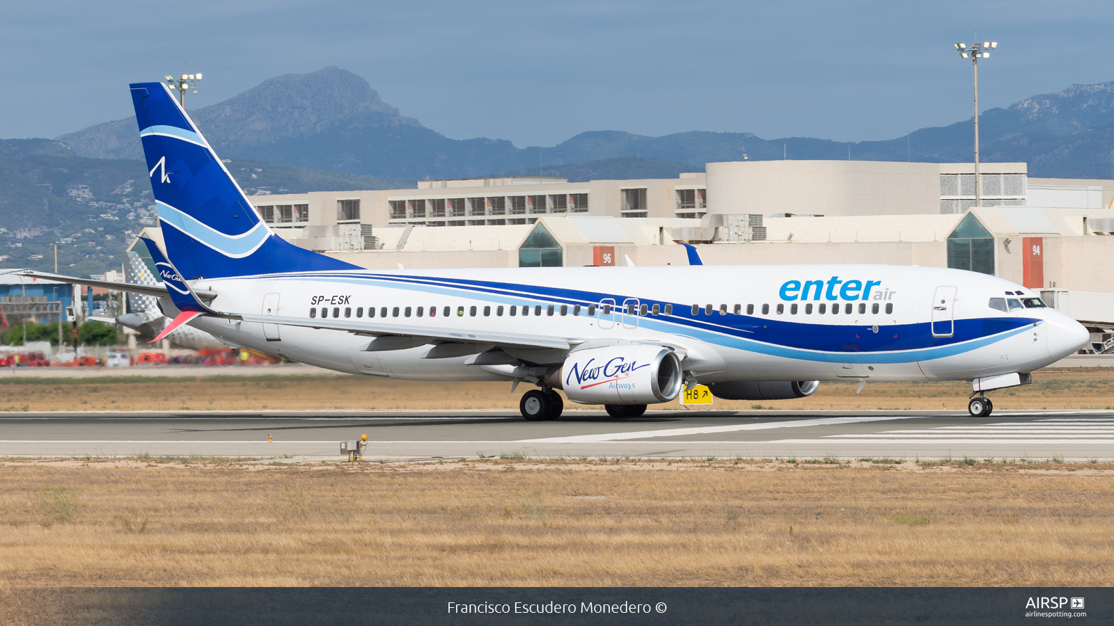 Enter Air  Boeing 737-800  SP-ESK