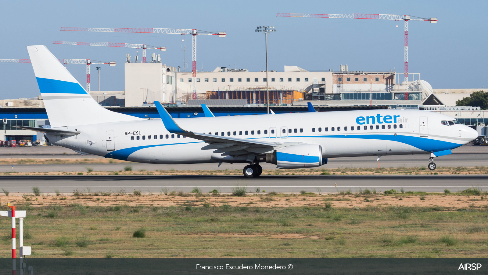 Enter Air  Boeing 737-800  SP-ESL