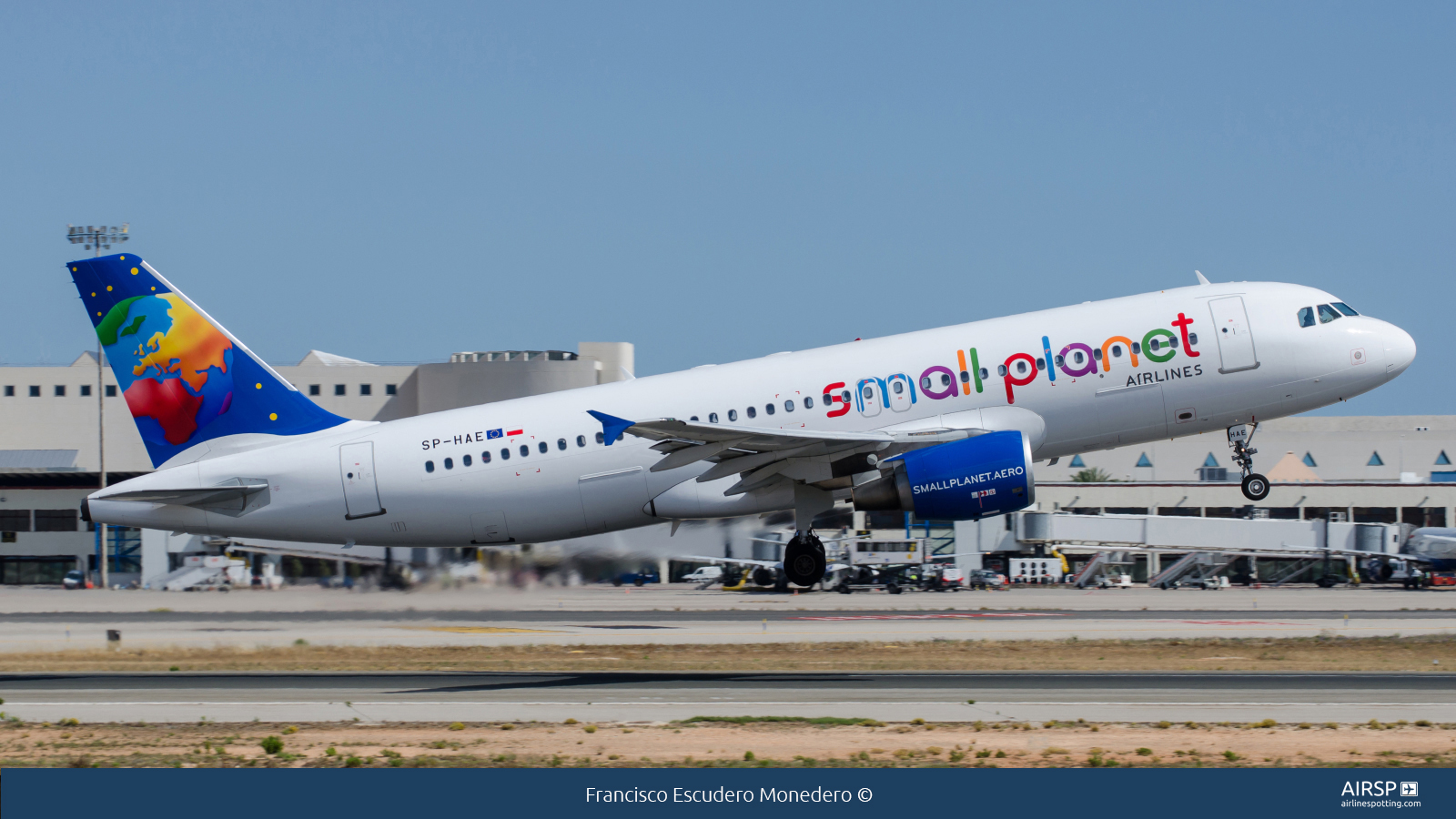 Small Planet Airlines  Airbus A320  SP-HAE