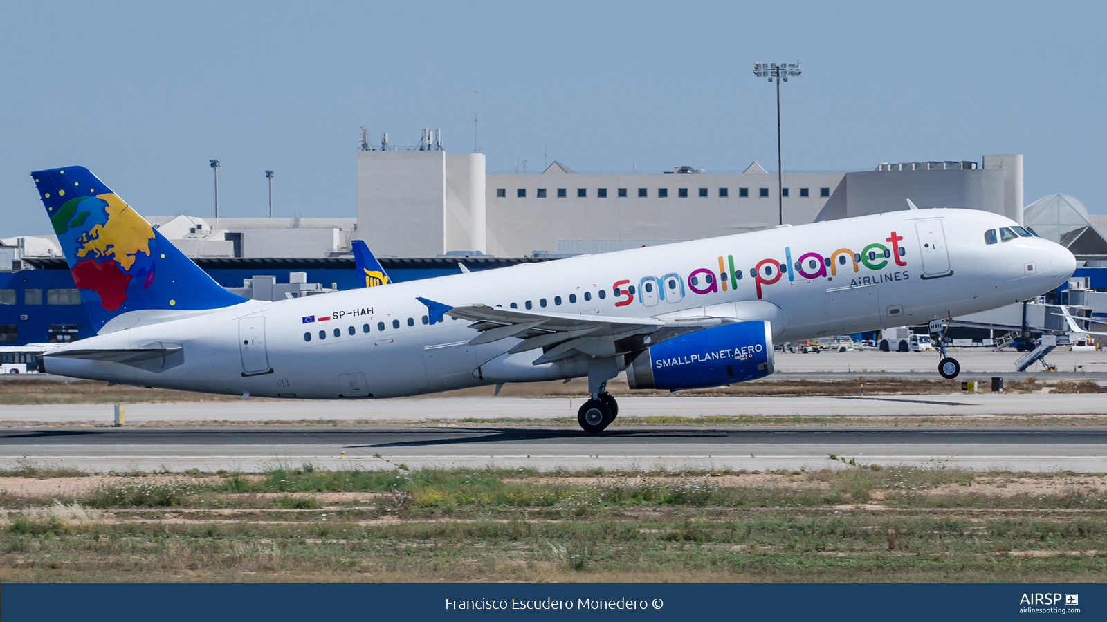 Small Planet Airlines  Airbus A320  SP-HAH