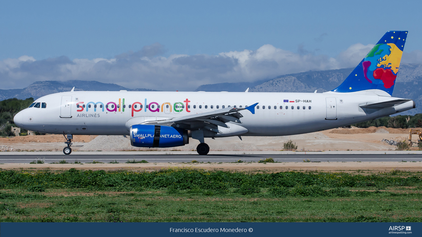 Small Planet Airlines  Airbus A320  SP-HAH