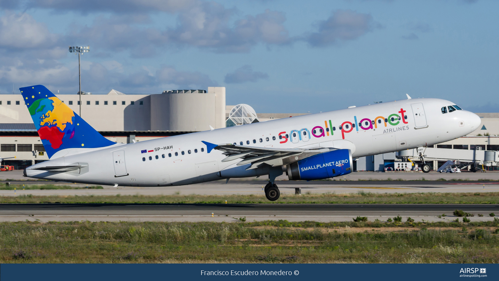 Small Planet Airlines  Airbus A320  SP-HAH