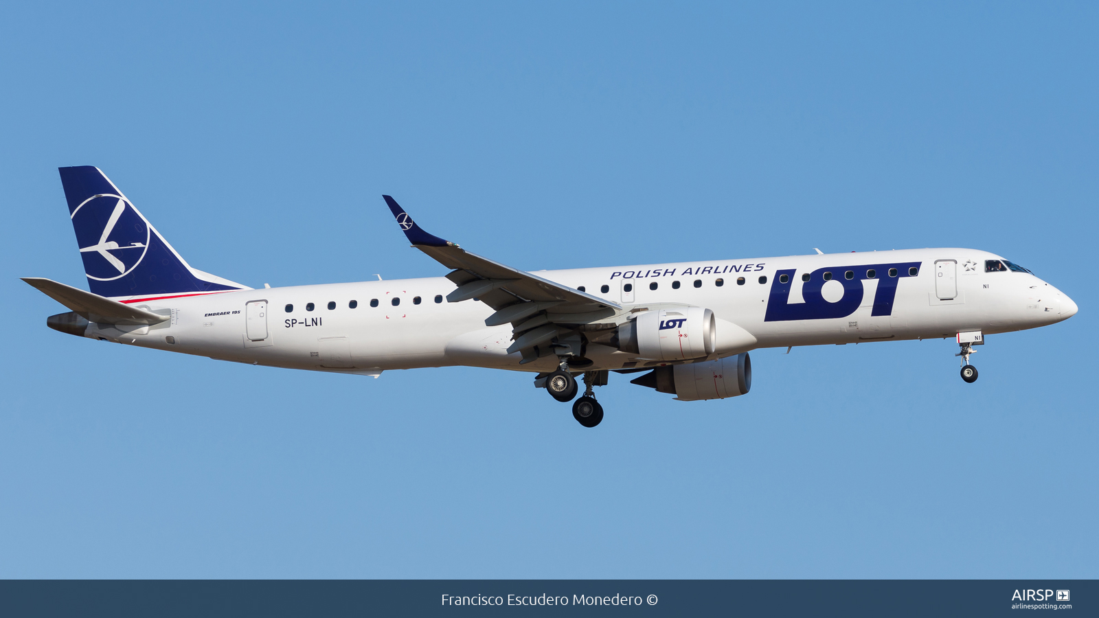LOT Polish Airlines  Embraer E195  SP-LNI