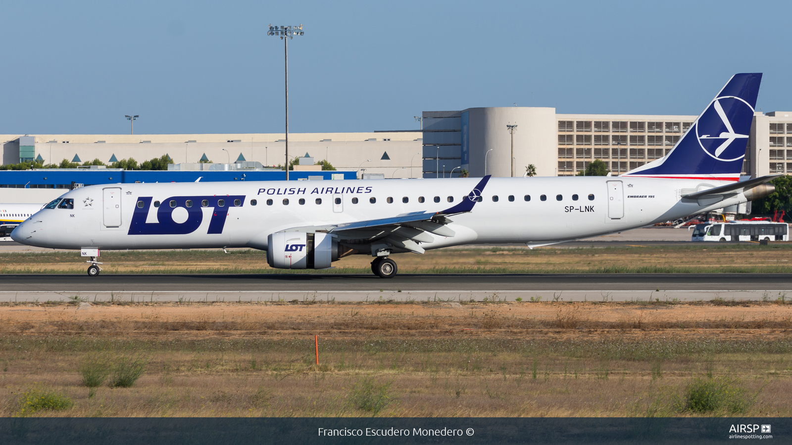 LOT Polish Airlines  Embraer E195  SP-LNK