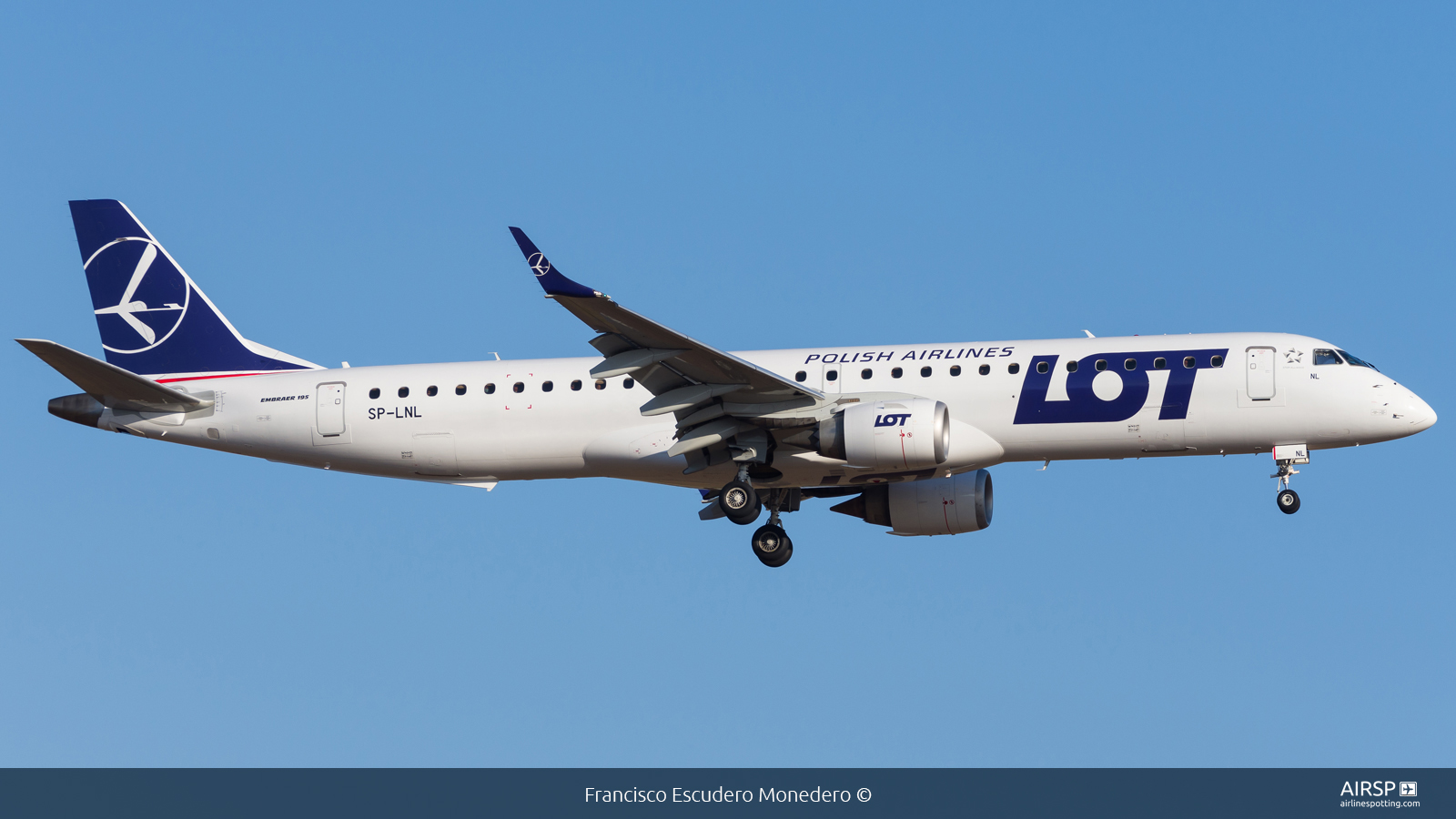 LOT Polish Airlines  Embraer E195  SP-LNL