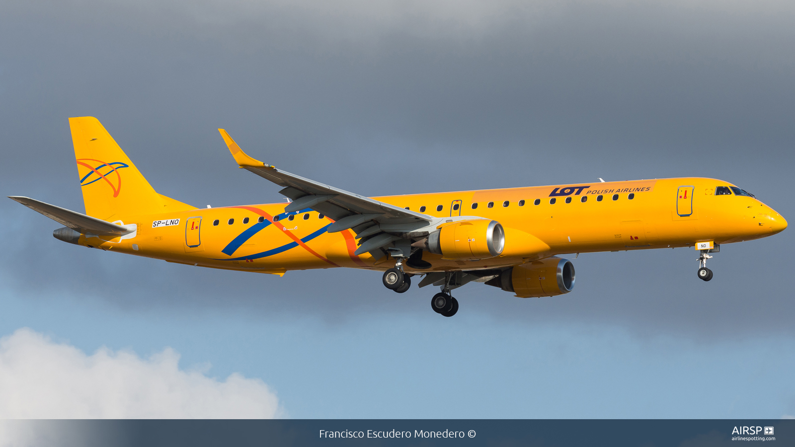 LOT Polish Airlines  Embraer E195  SP-LNO