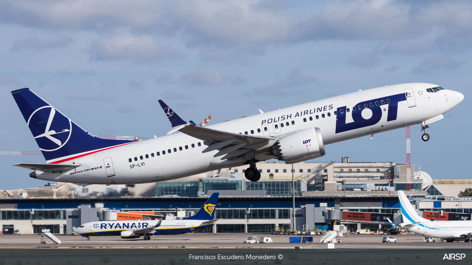 LOT Polish Airlines  Boeing 737 Max 8  SP-LVI