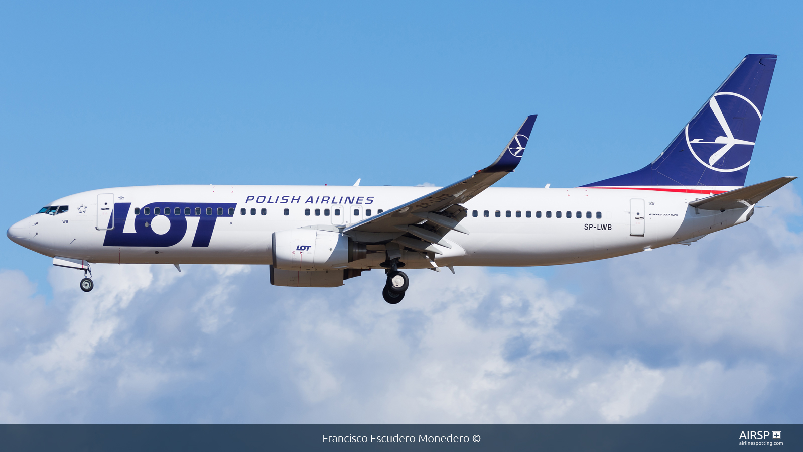 LOT Polish Airlines  Boeing 737-800  SP-LWB