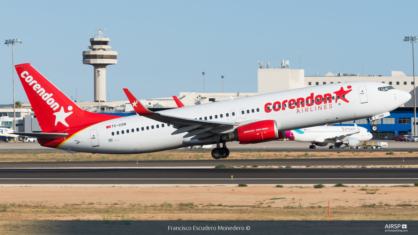 Corendon  Boeing 737-800  TC-CON