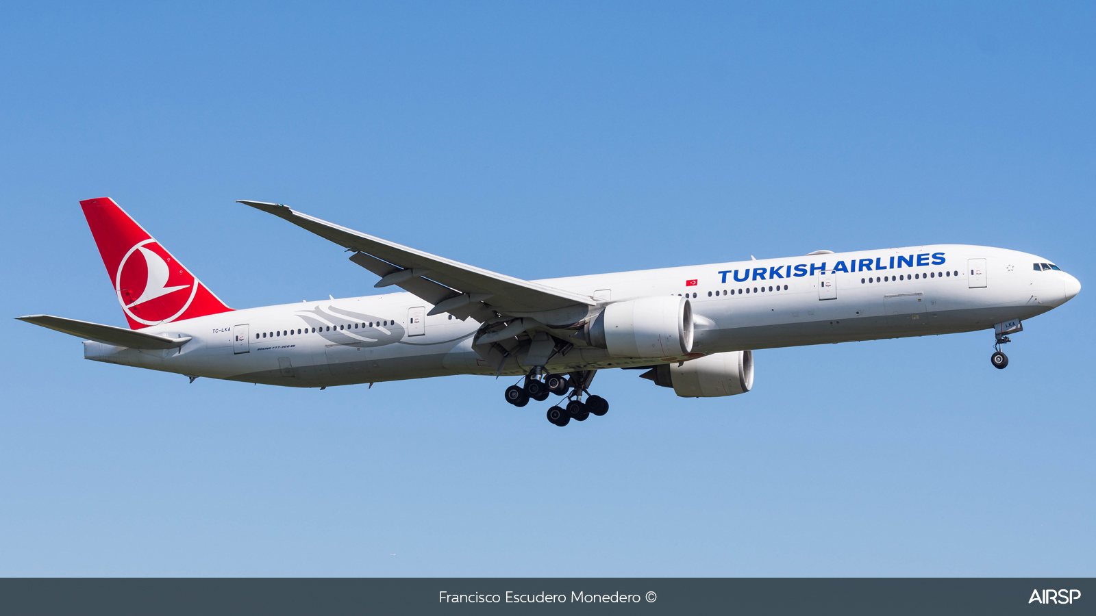 Turkish Airlines  Boeing 777-300  TC-LKA