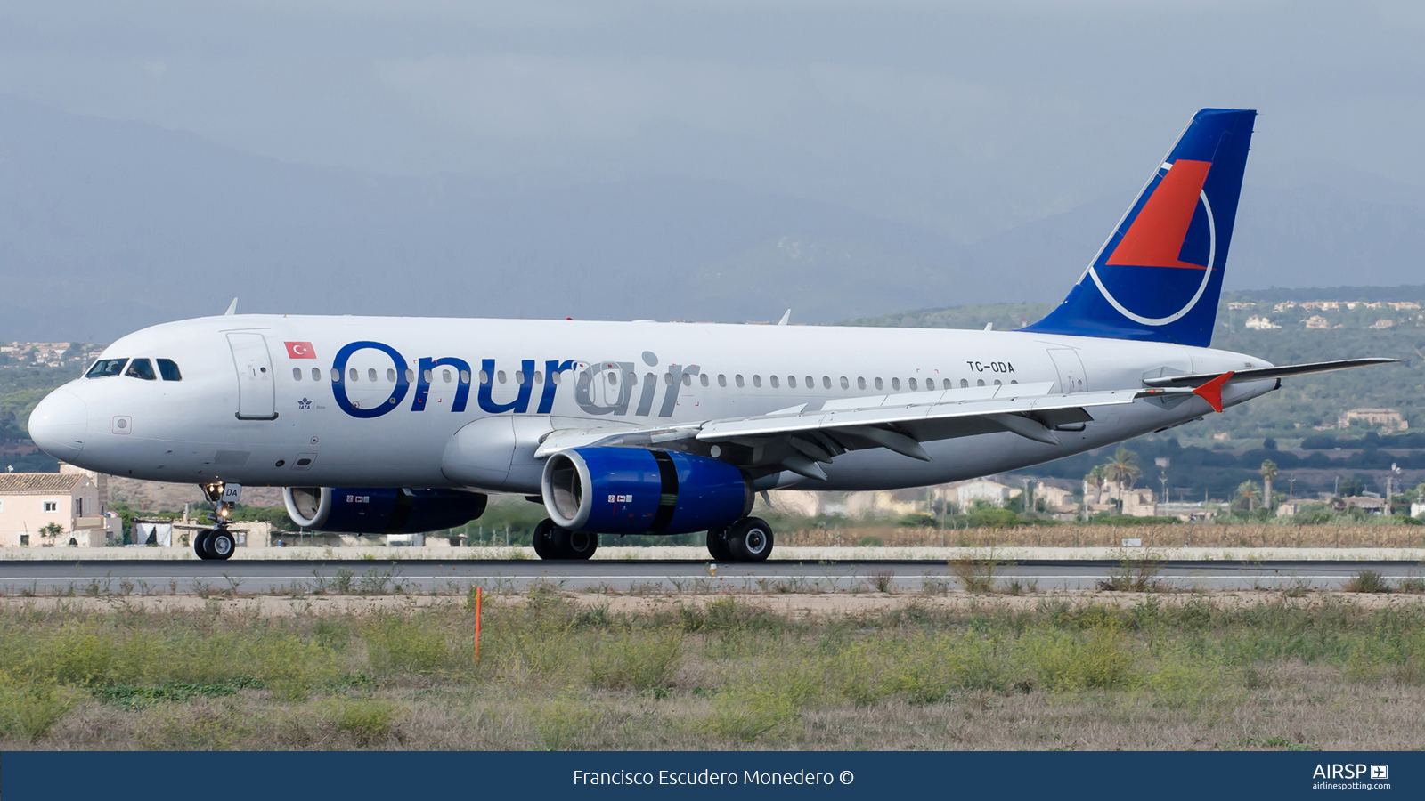 Onur Air  Airbus A320  TC-ODA