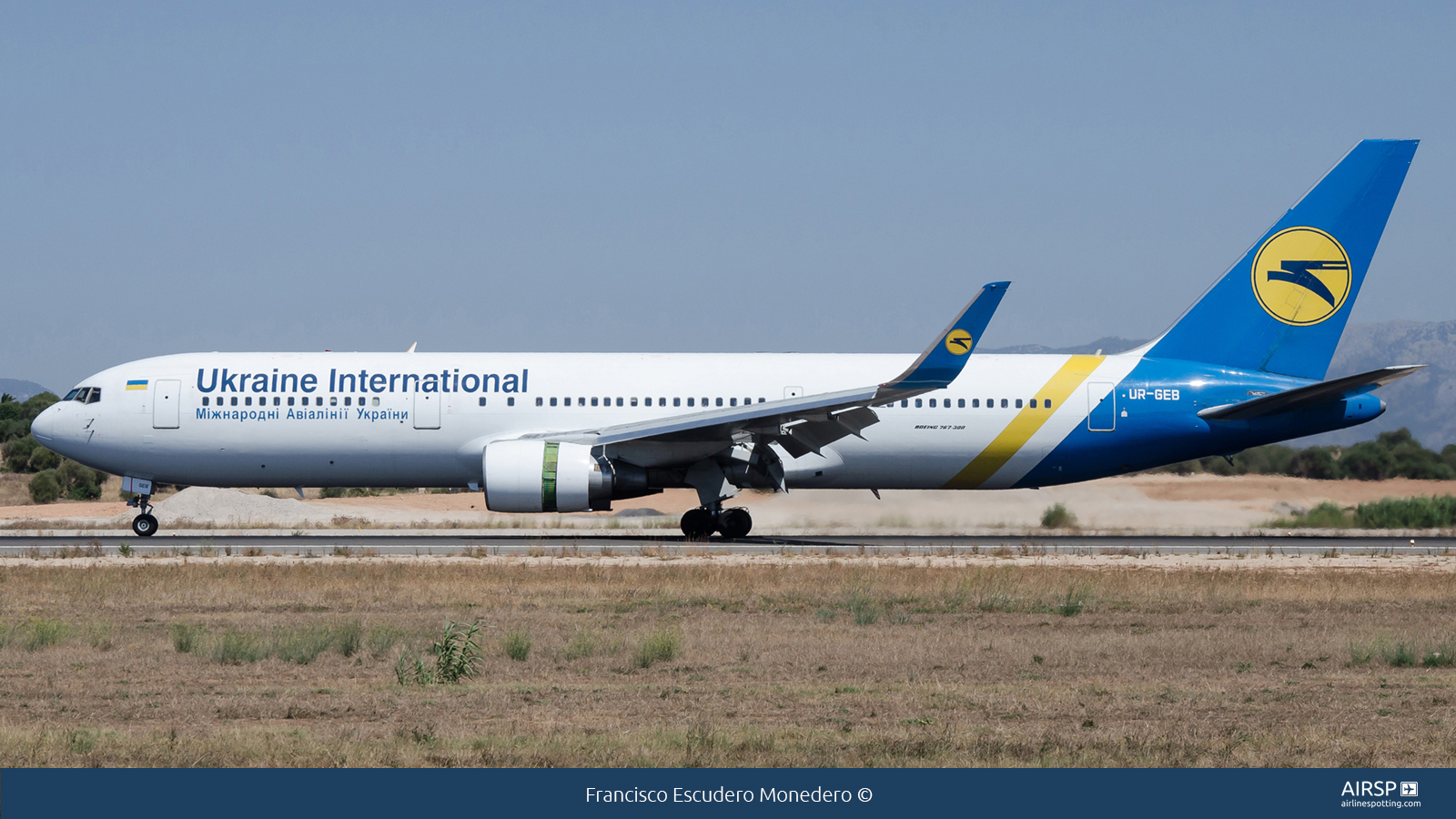 Ukraine International Airlines  Boeing 767-300  UR-GEB