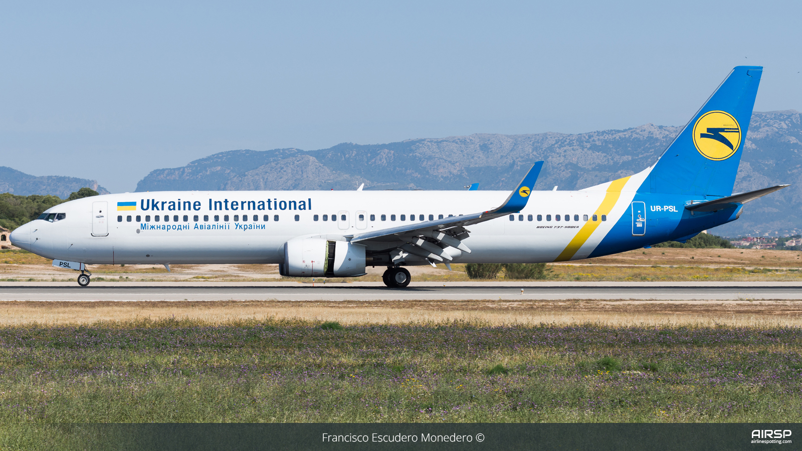 Ukraine International Airlines  Boeing 737-900  UR-PSL
