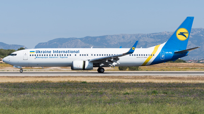 Ukraine International Airlines Boeing 737-900