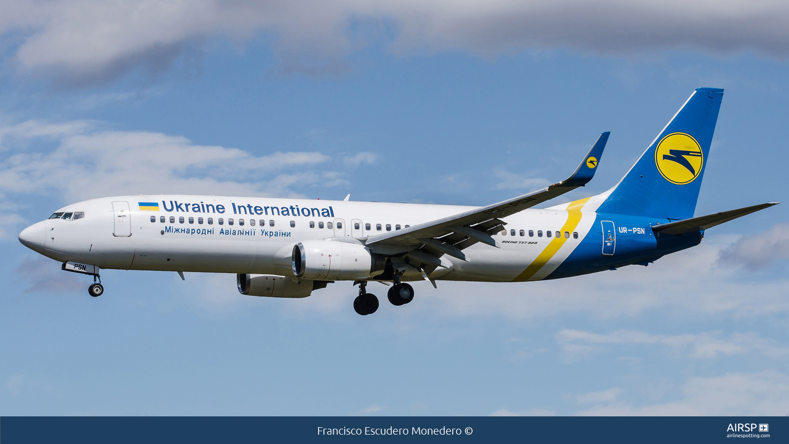 Ukraine International Airlines  Boeing 737-800  UR-PSN