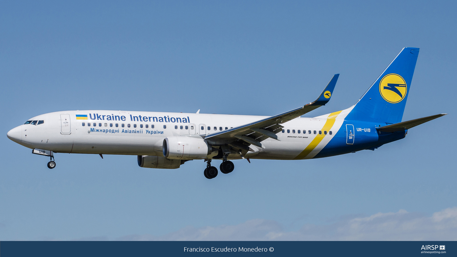 Ukraine International Airlines  Boeing 737-800  UR-UIB