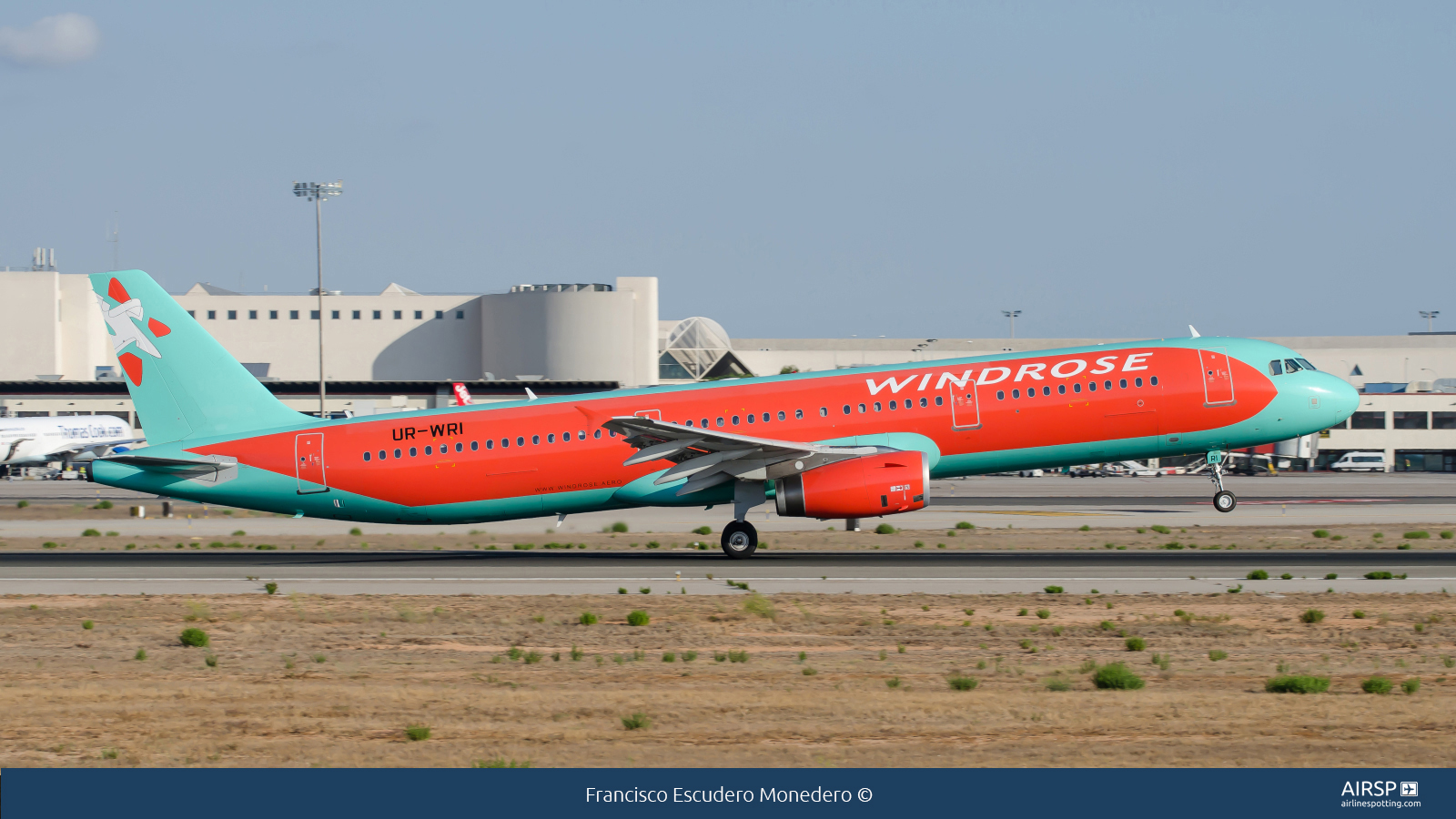 Windrose Airlines  Airbus A321  UR-WRI
