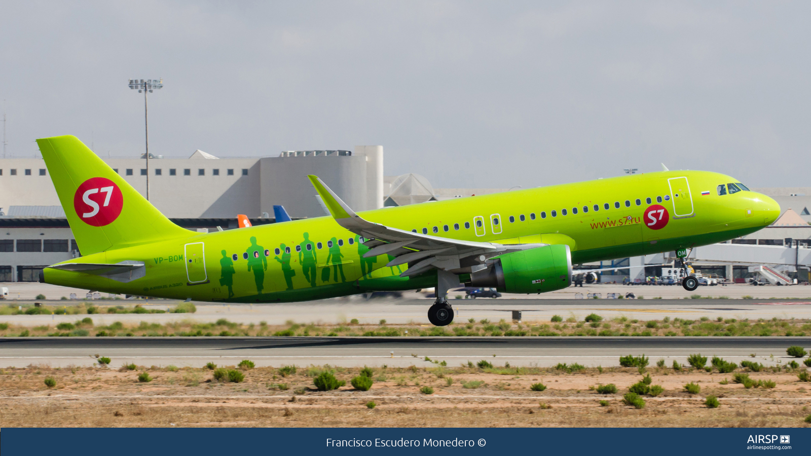 S7 Airlines  Airbus A320  VP-BOM
