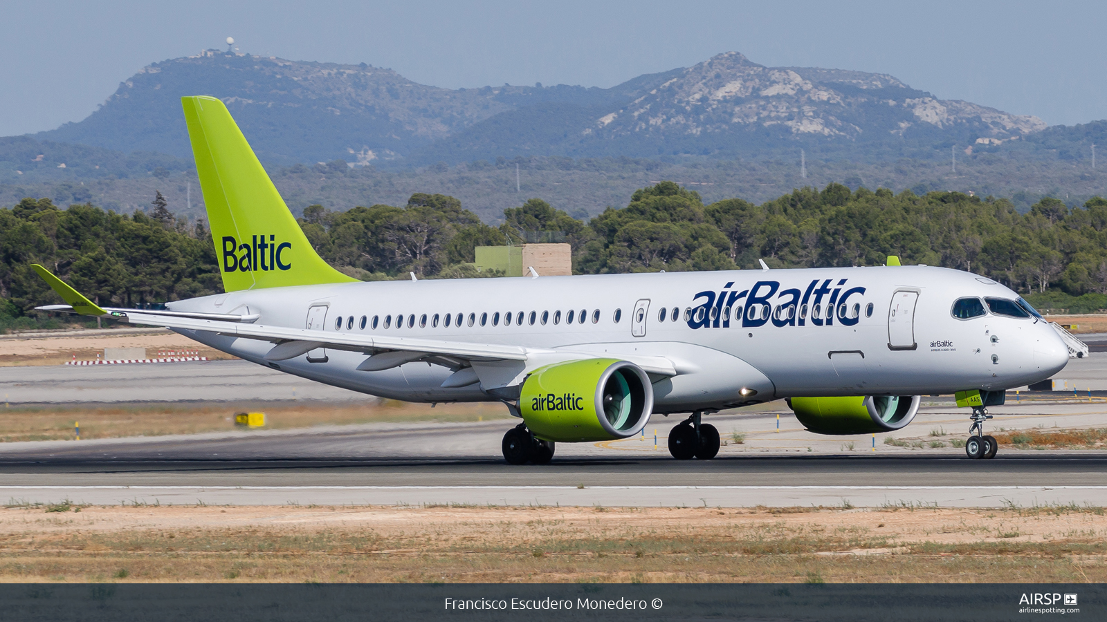 Air Baltic  Airbus A220-300  YL-AAS