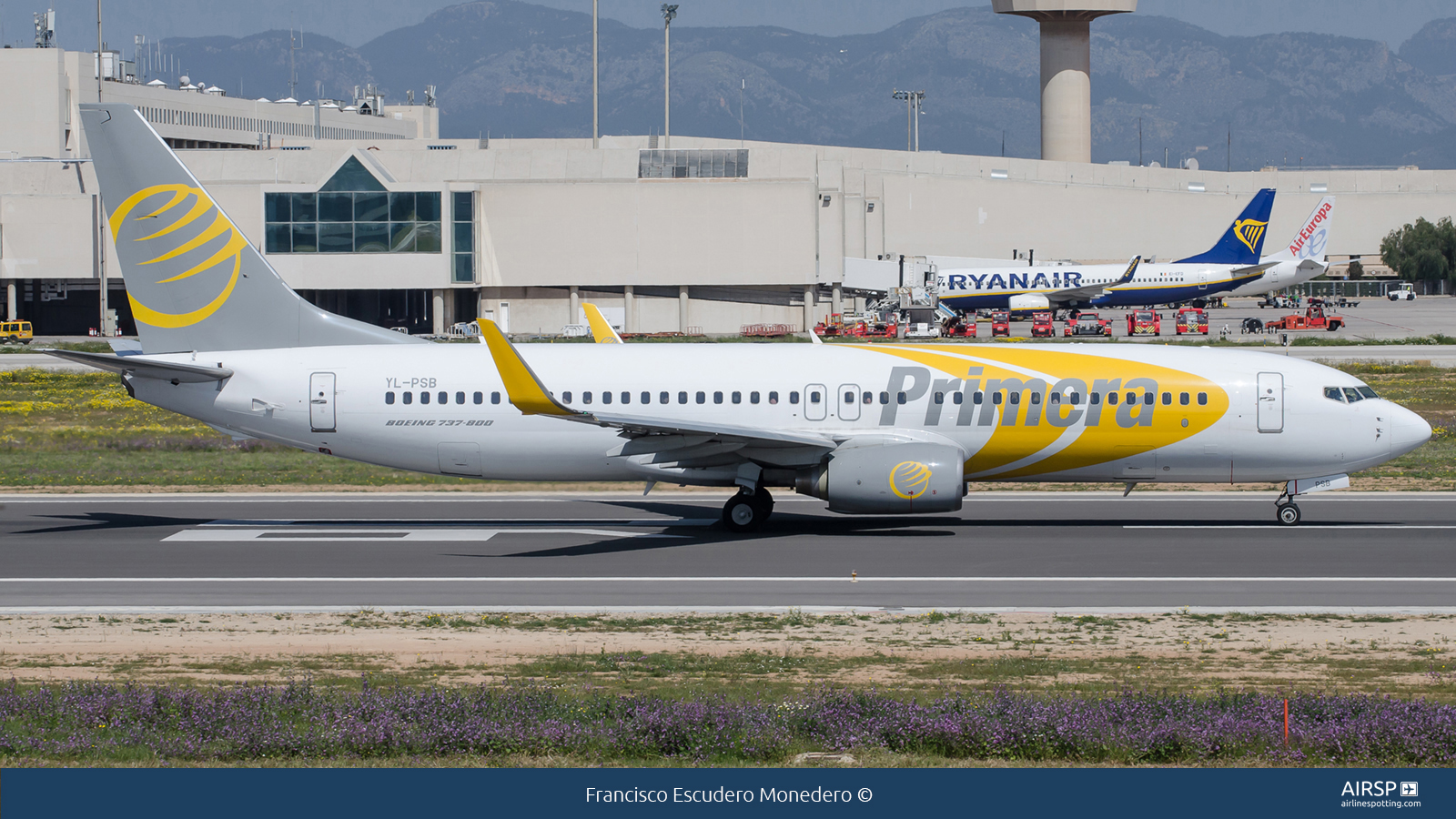 Primera Air  Boeing 737-800  YL-PSB