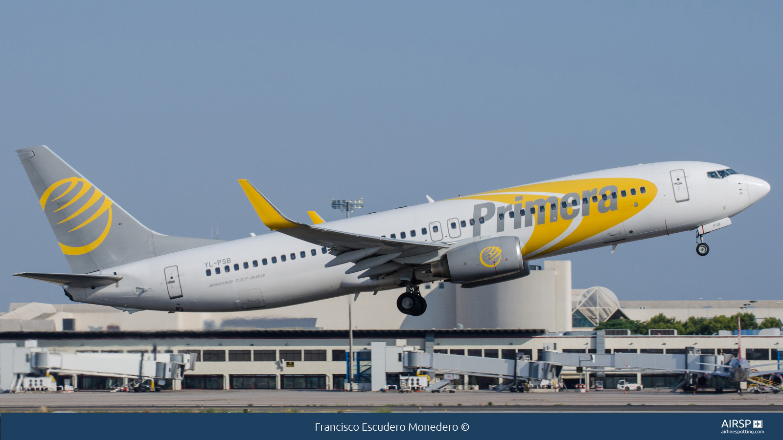 Primera Air  Boeing 737-800  YL-PSB