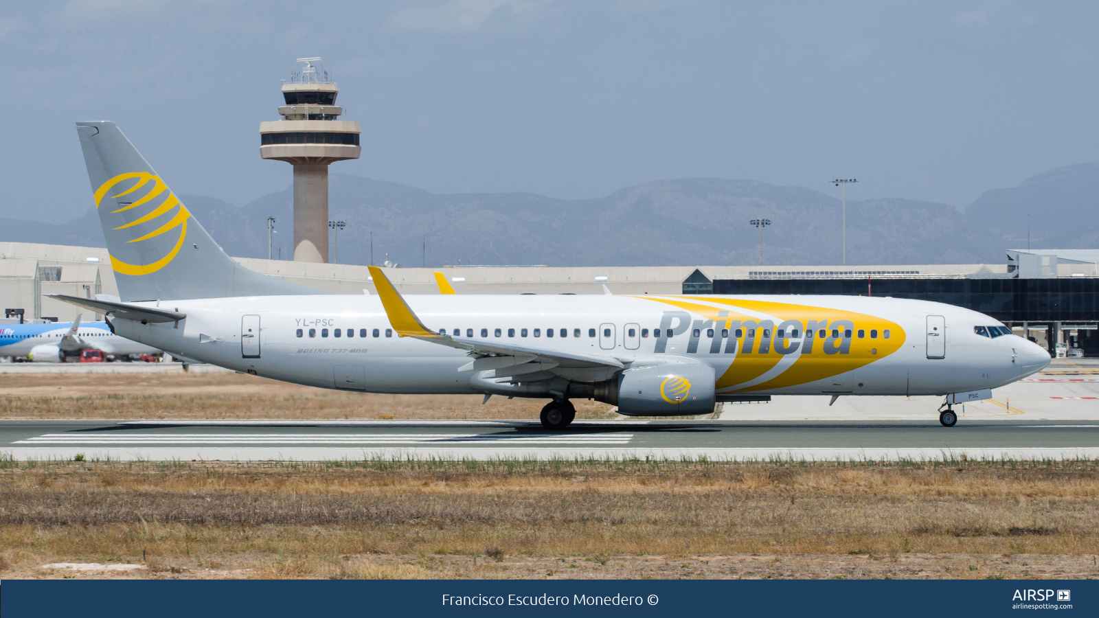 Primera Air  Boeing 737-800  YL-PSC