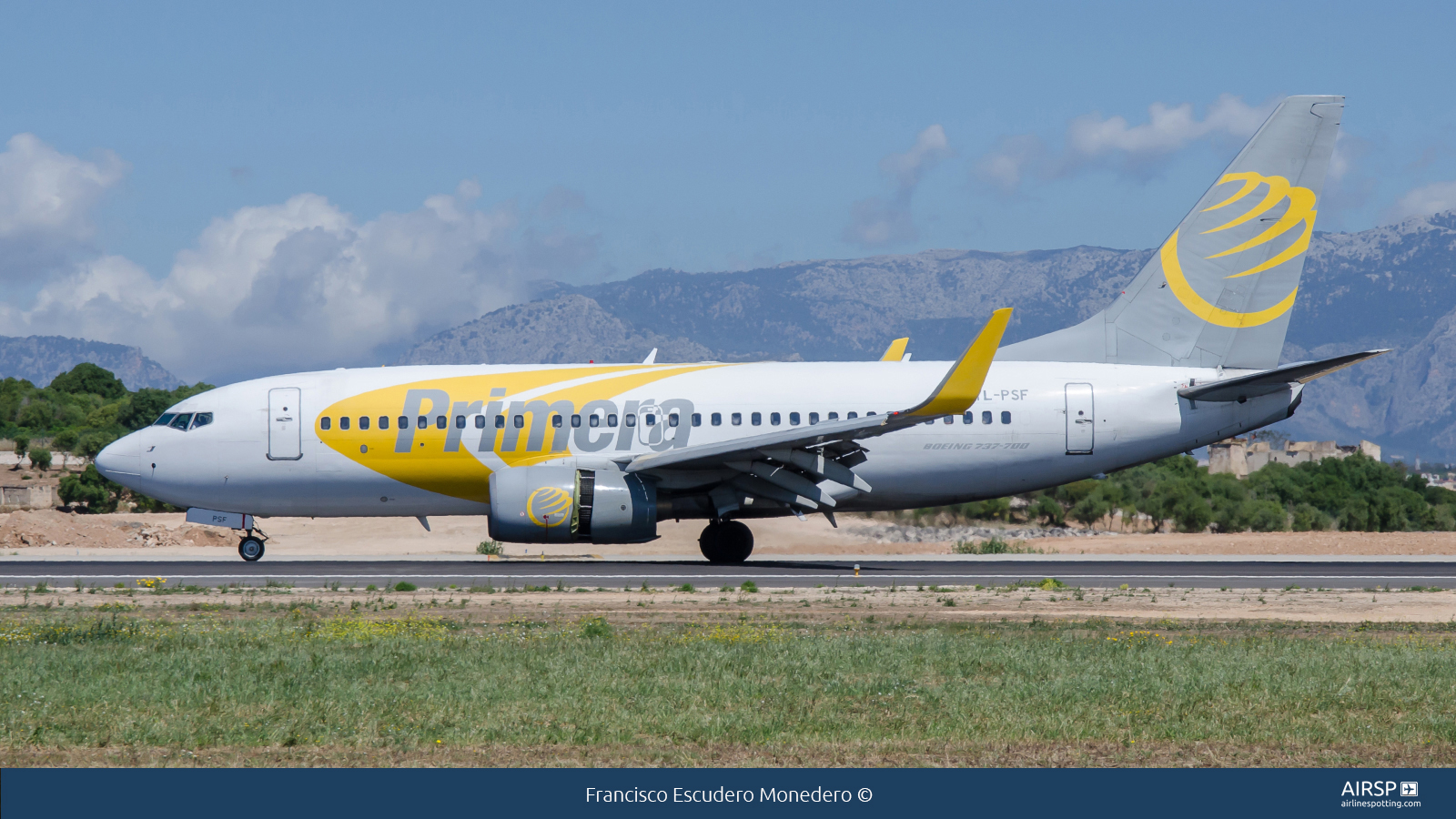 Primera Air  Boeing 737-700  YL-PSF