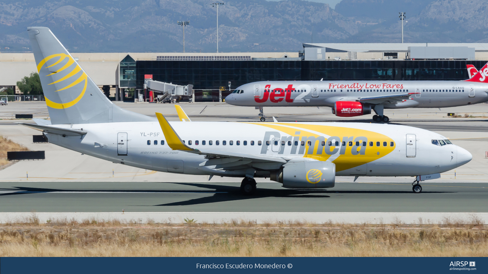 Primera Air  Boeing 737-700  YL-PSF