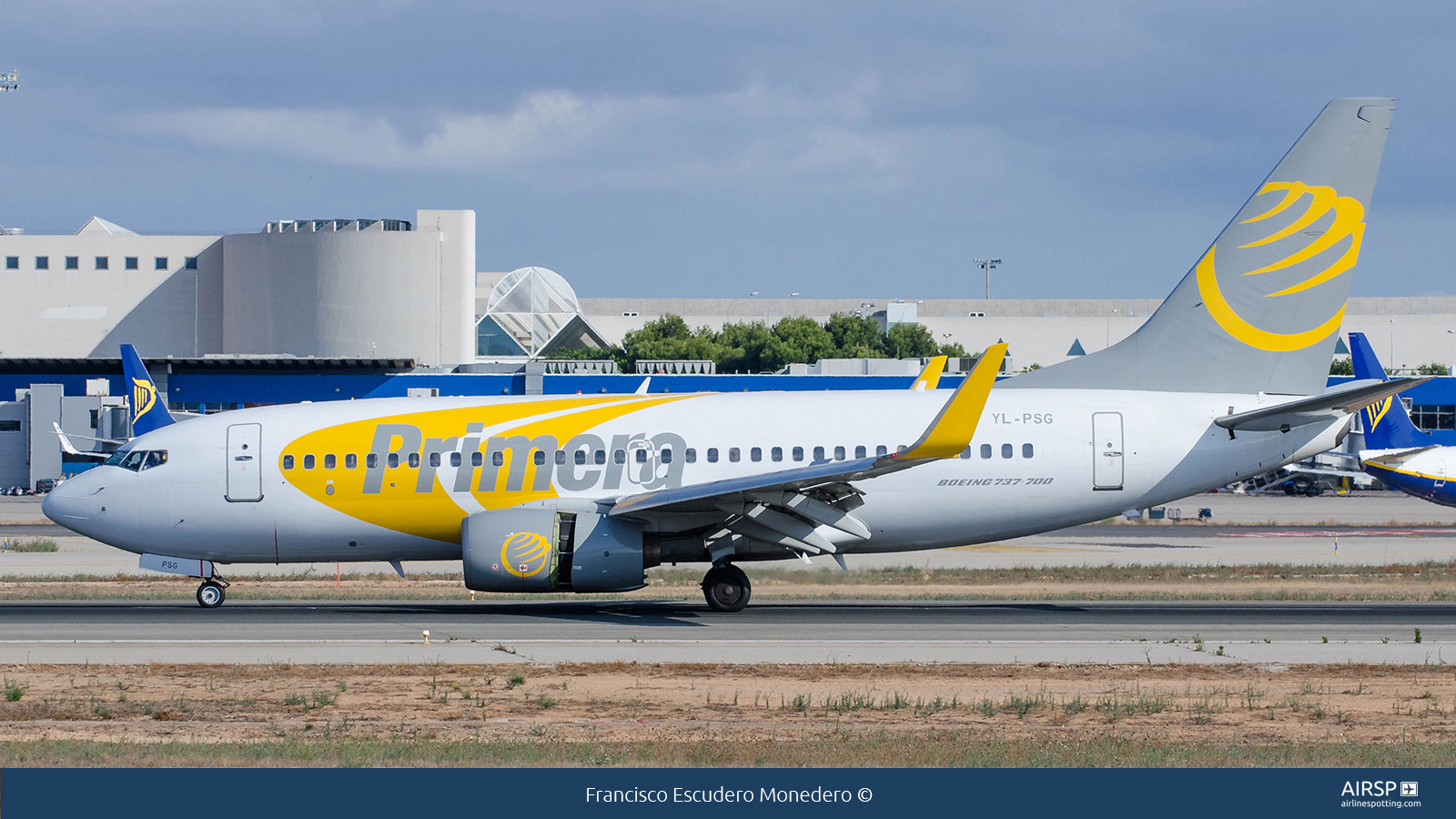 Primera Air  Boeing 737-700  YL-PSG