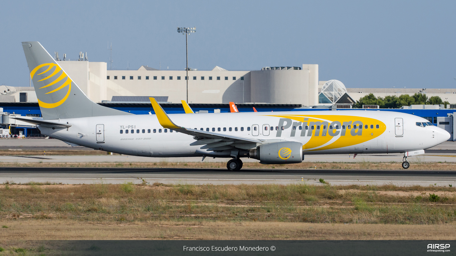 Primera Air  Boeing 737-800  YL-PSI