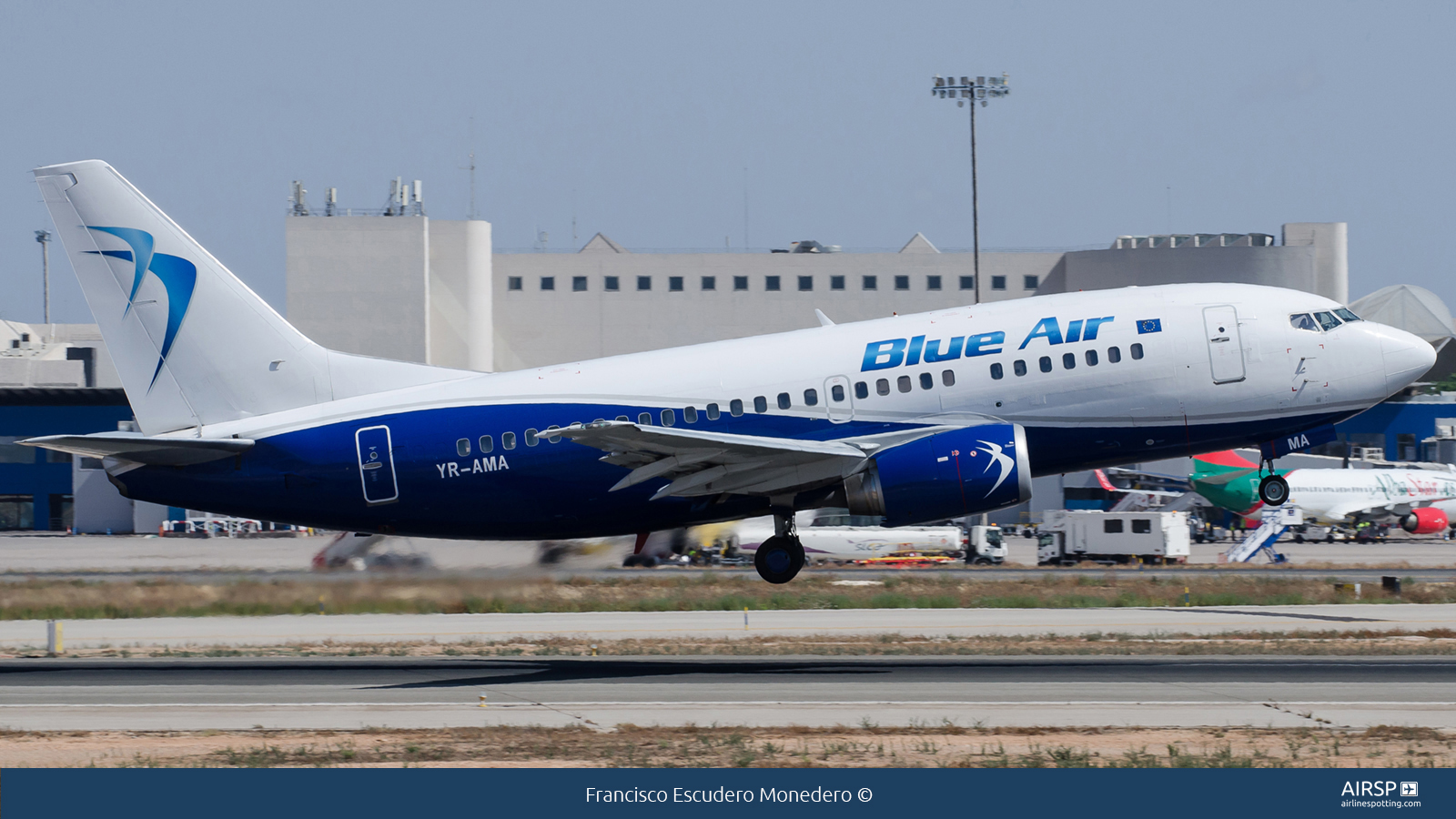 Blue Air  Boeing 737-500  YR-AMA