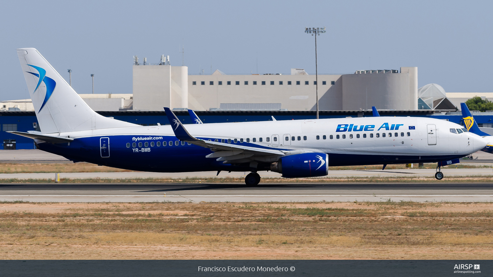 Blue Air  Boeing 737-800  YR-BMB