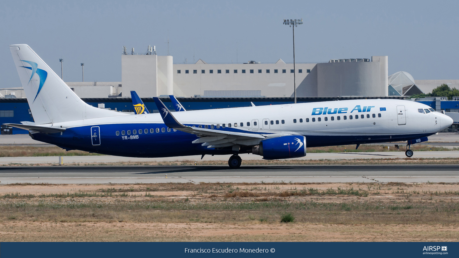 Blue Air  Boeing 737-800  YR-BMB