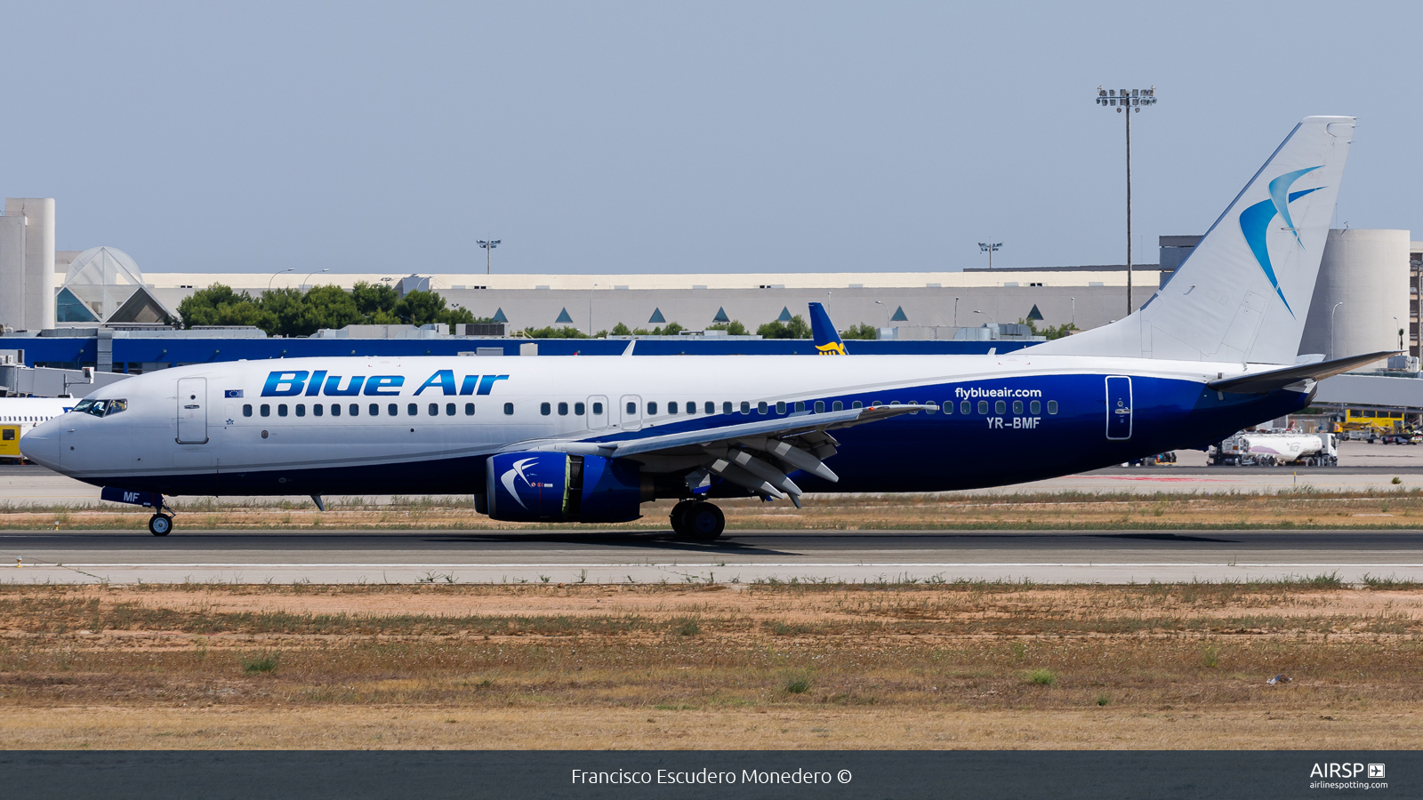 Blue Air  Boeing 737-800  YR-BMF