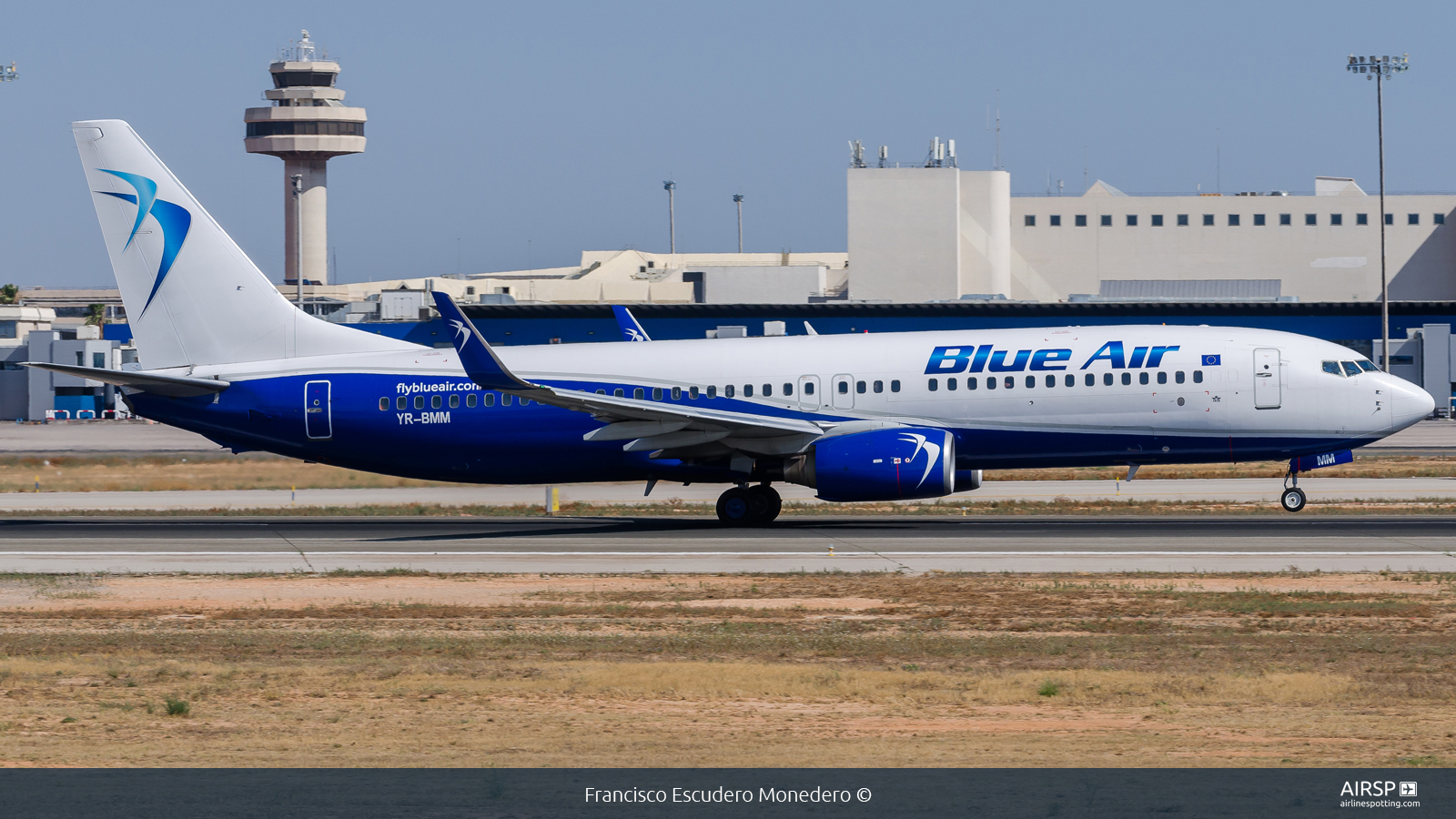 Blue Air  Boeing 737-800  YR-BMM